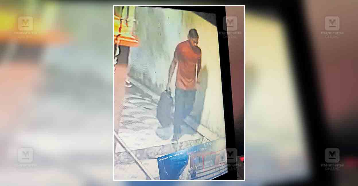 thiruvananthapuram-temple-theft-cctv-footage.jpg