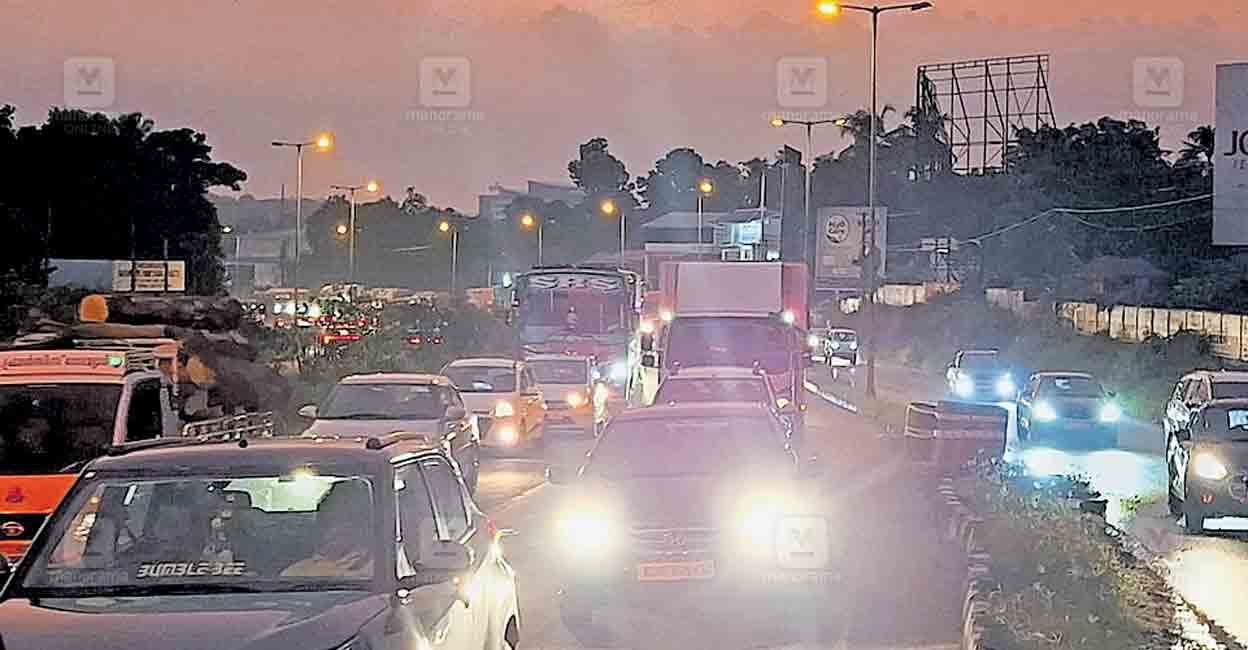 thrissur-chingara-root-trafic-block.jpg