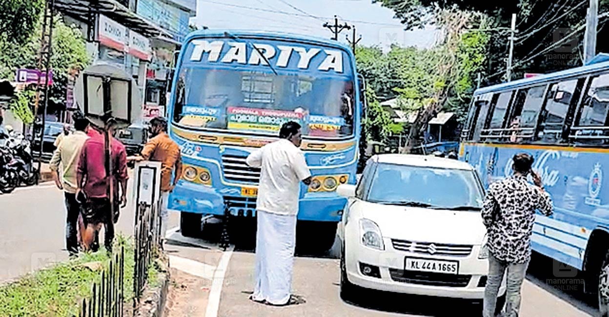 traffic-violations-thodupuzha-private-buses.jpg
