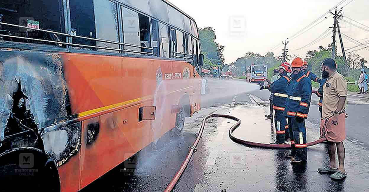 trivandrum-bus-fire.jpg