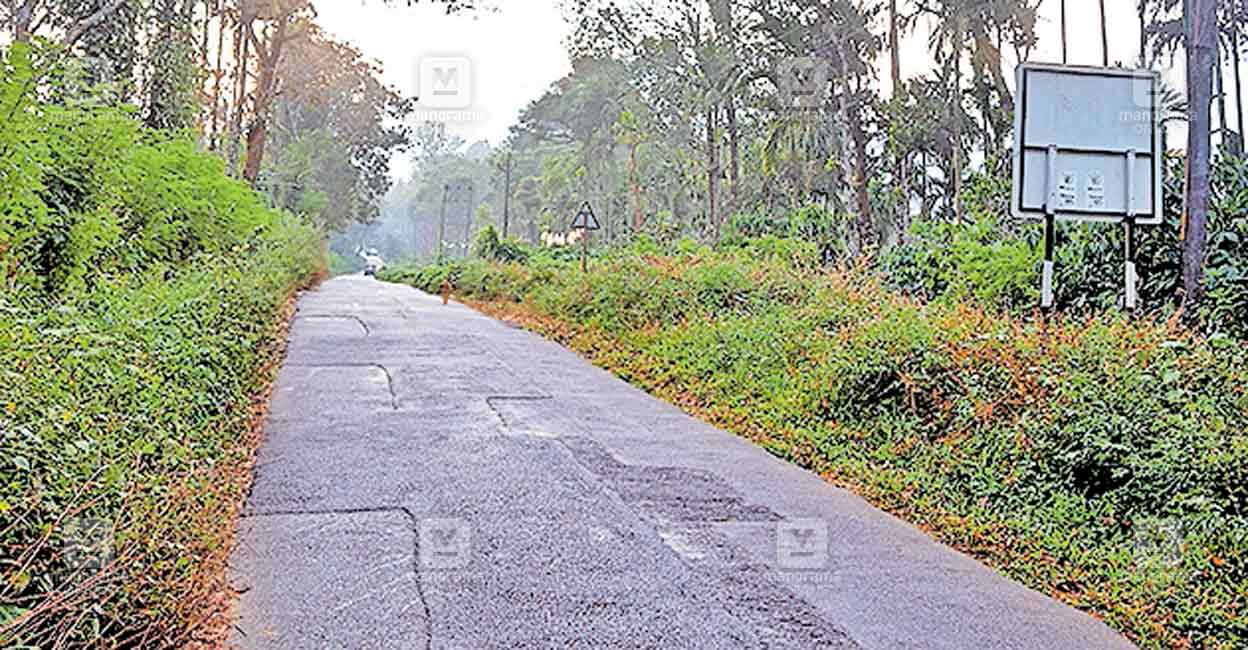 wayanad-padinjarathara-road-issue.jpg