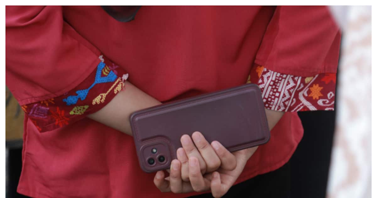 woman-arrested-for-smuggling-a-mobile-phone-to-her-husband-in-central-prison_1200x630xt.jpg