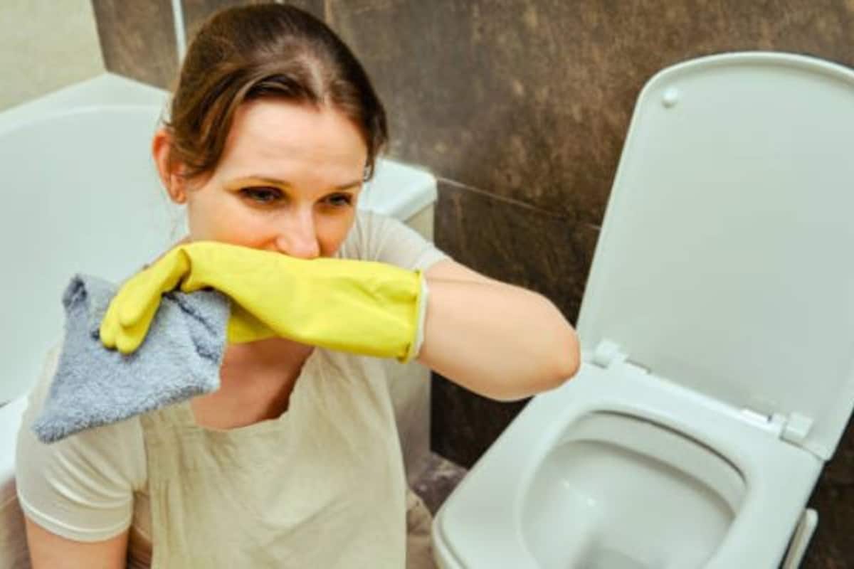 Tips-to-eliminate-bathroom-smell-permanently-1735834356226_1200x800xt.jpg