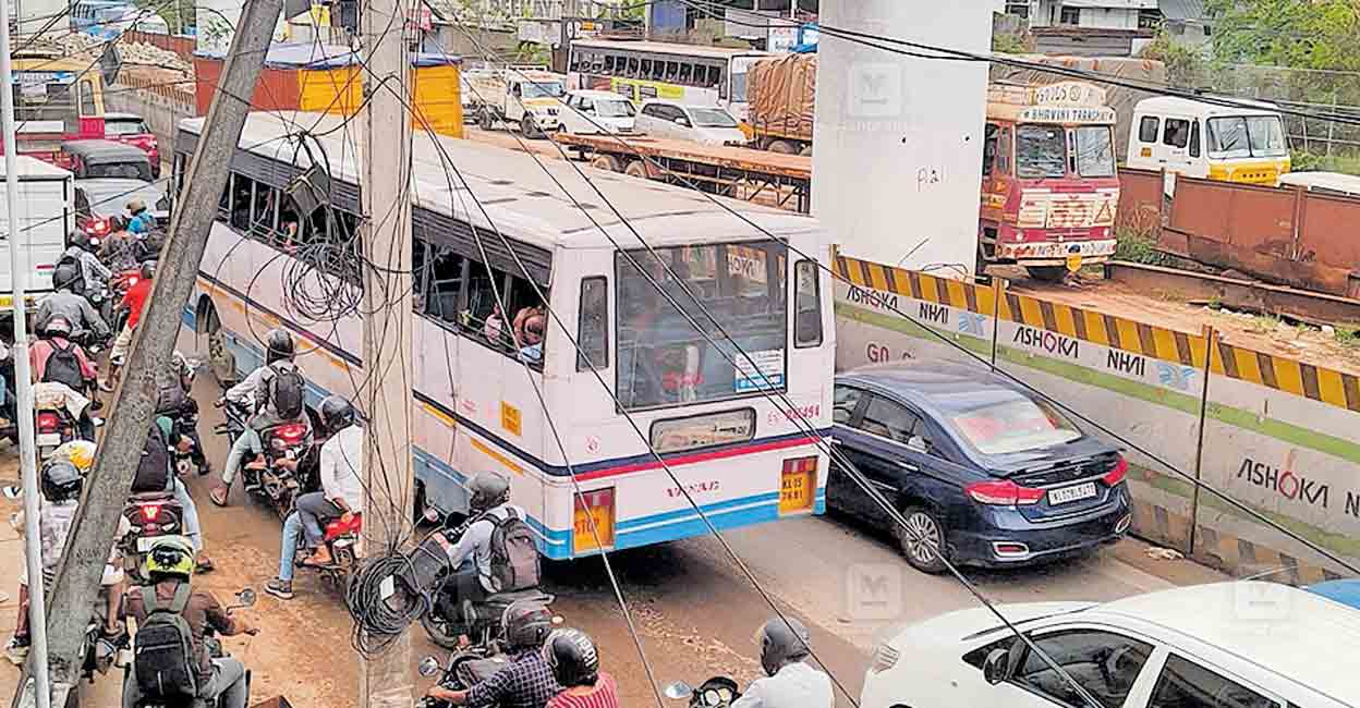 alappuzha-trafic-block.jpg
