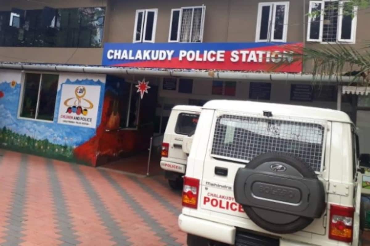 chalakkudy-police-station_1200x800xt.jpg