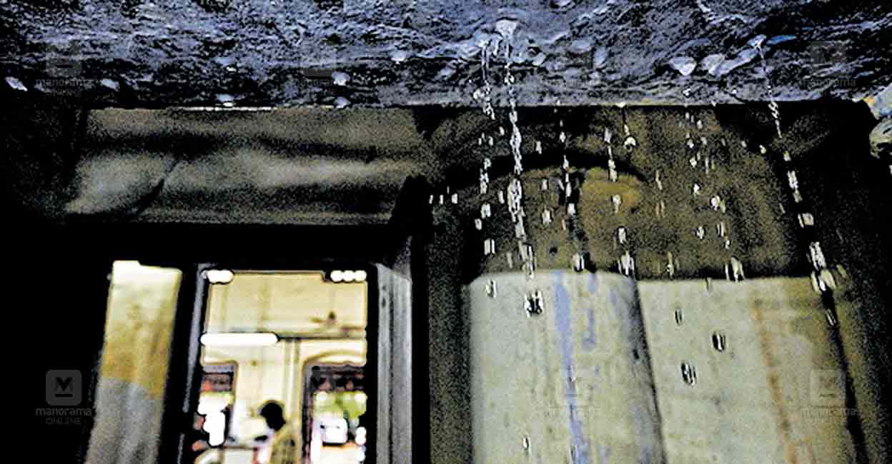chettur-taluk-office-leak.jpg