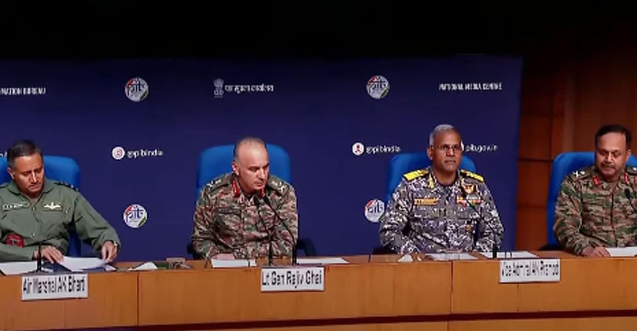 defence-press-meet-1105.jpg