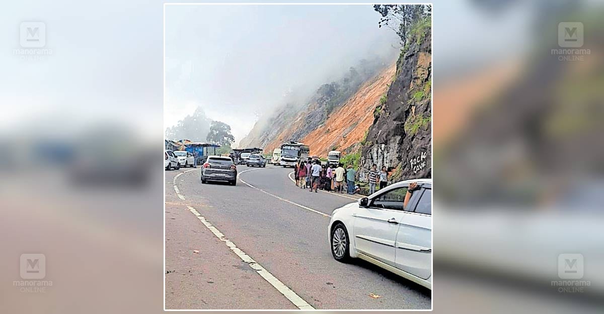 devikulam-gap-road-landslide.jpg