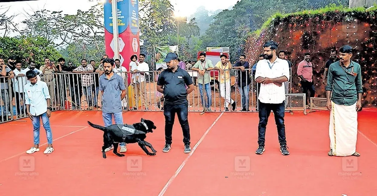 ente-keralam-fair-police-dog-demonstration.jpg