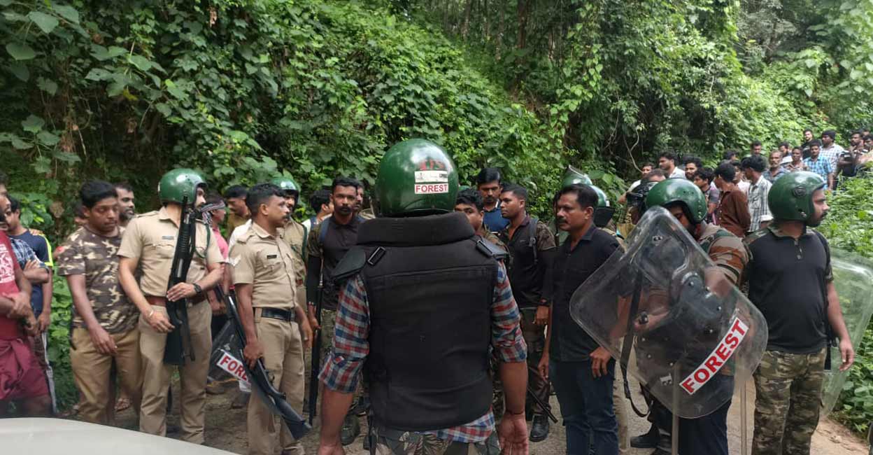 forest-officials.jpg