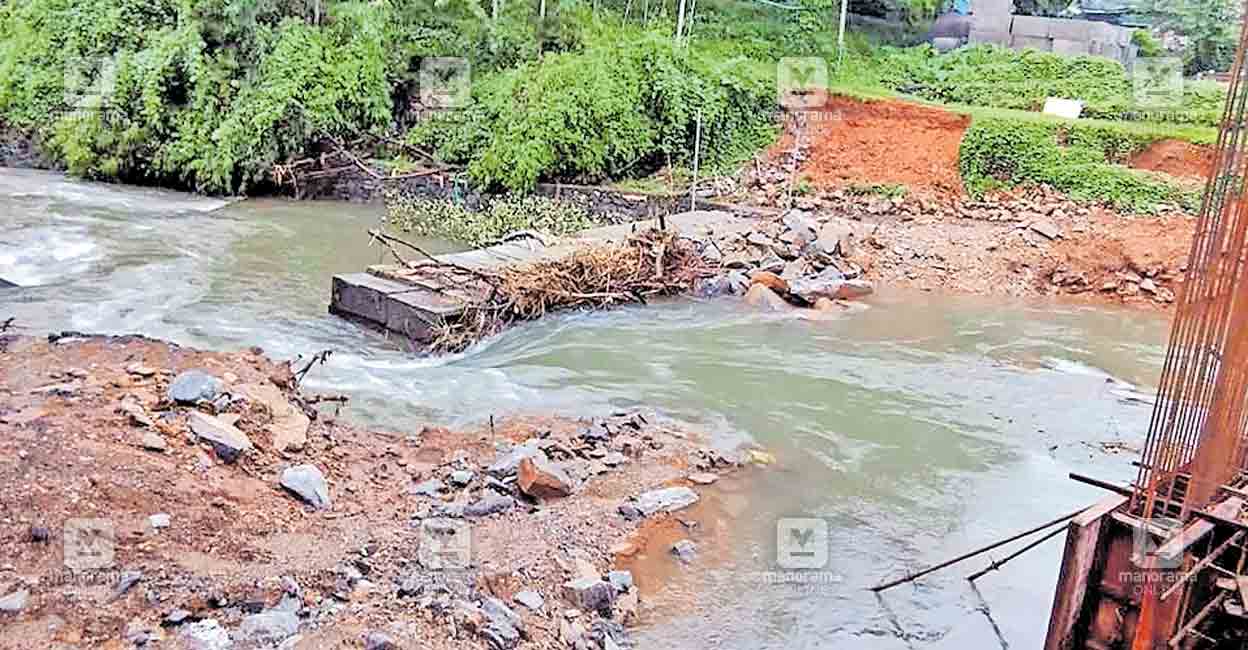 kaliyambuzha-bridge.jpg
