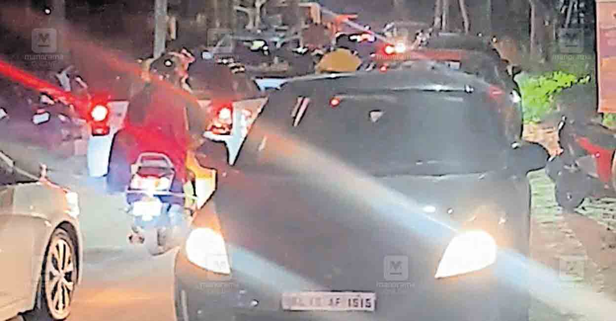 kannur-trafic-block.jpg