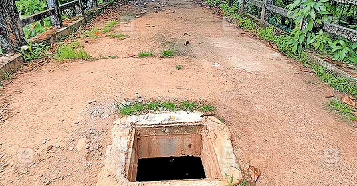 kizhakombu-manhole.jpg