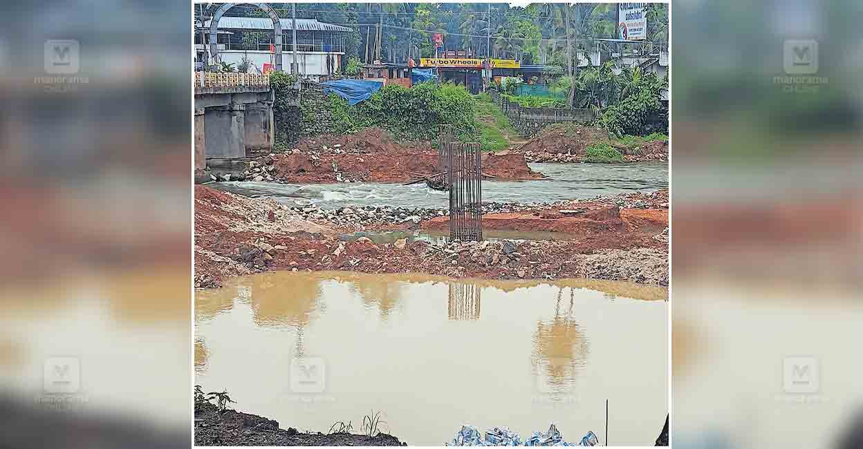 kollam-waterlogging-ambalakadavu-bridge.jpg