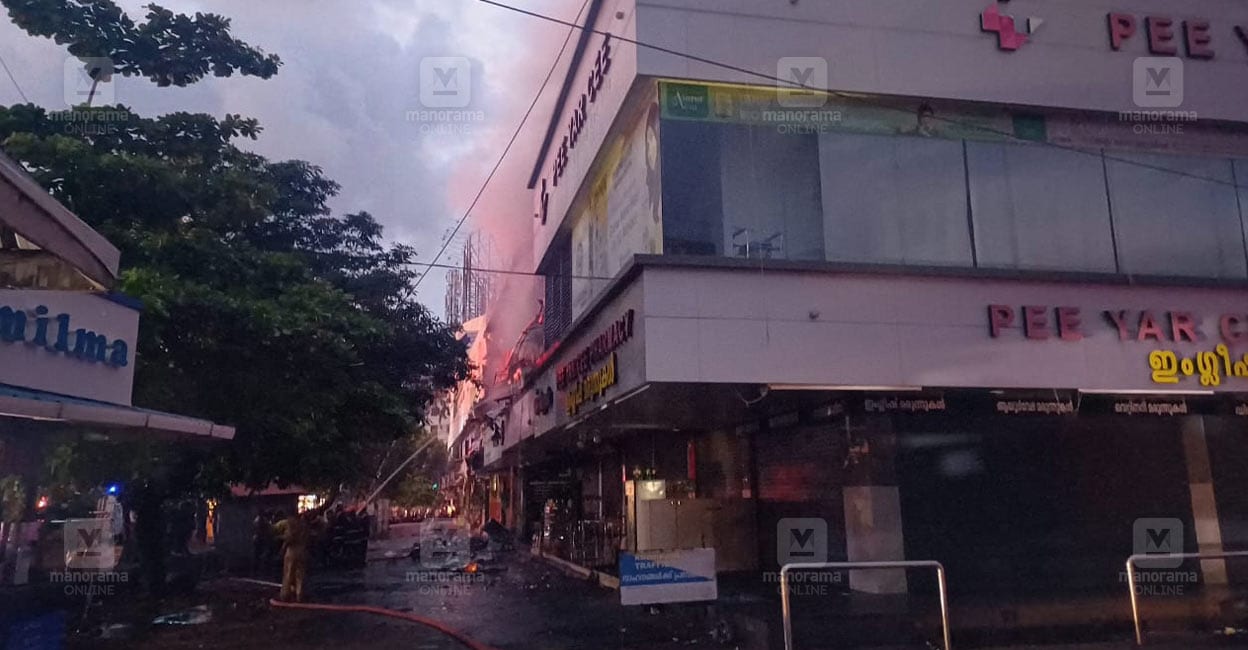 kozhikode-fire-in-textiles.jpg