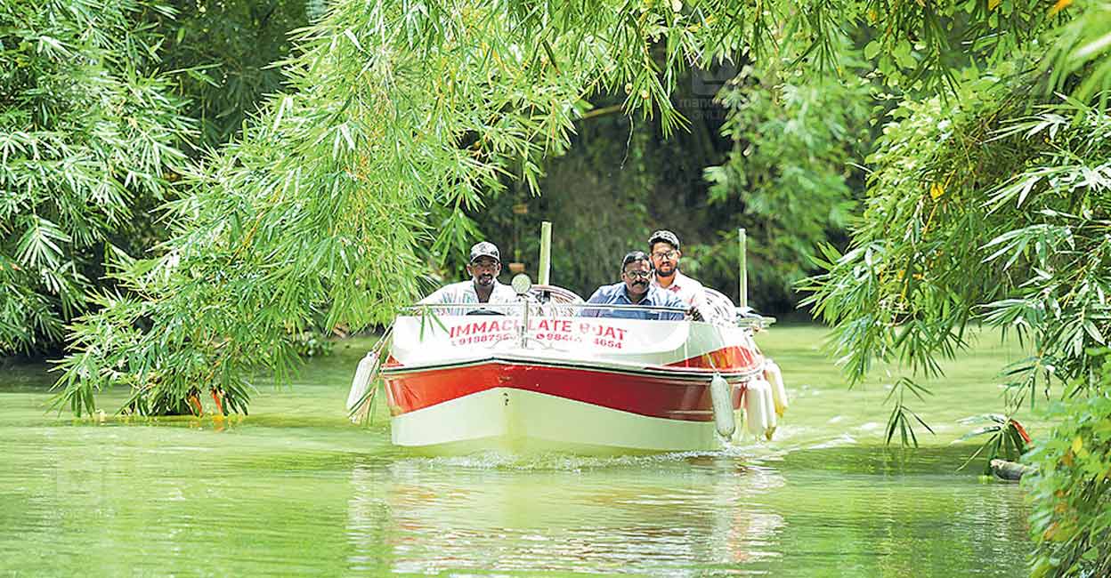 ktm-ayymanam-boating.jpg