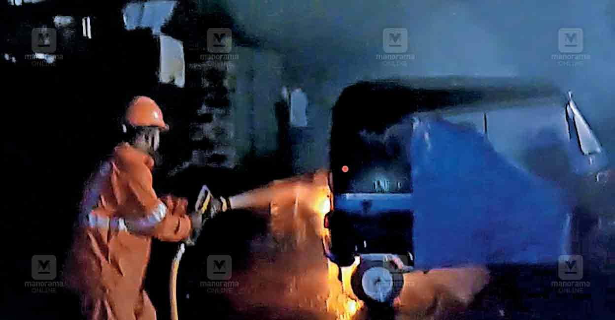 kuthattukulam-auto-fire.jpg
