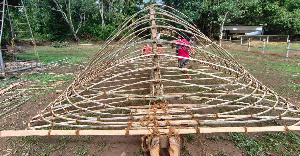 maaniyoor-kizhakkankavu-temple-festival-1.jpg