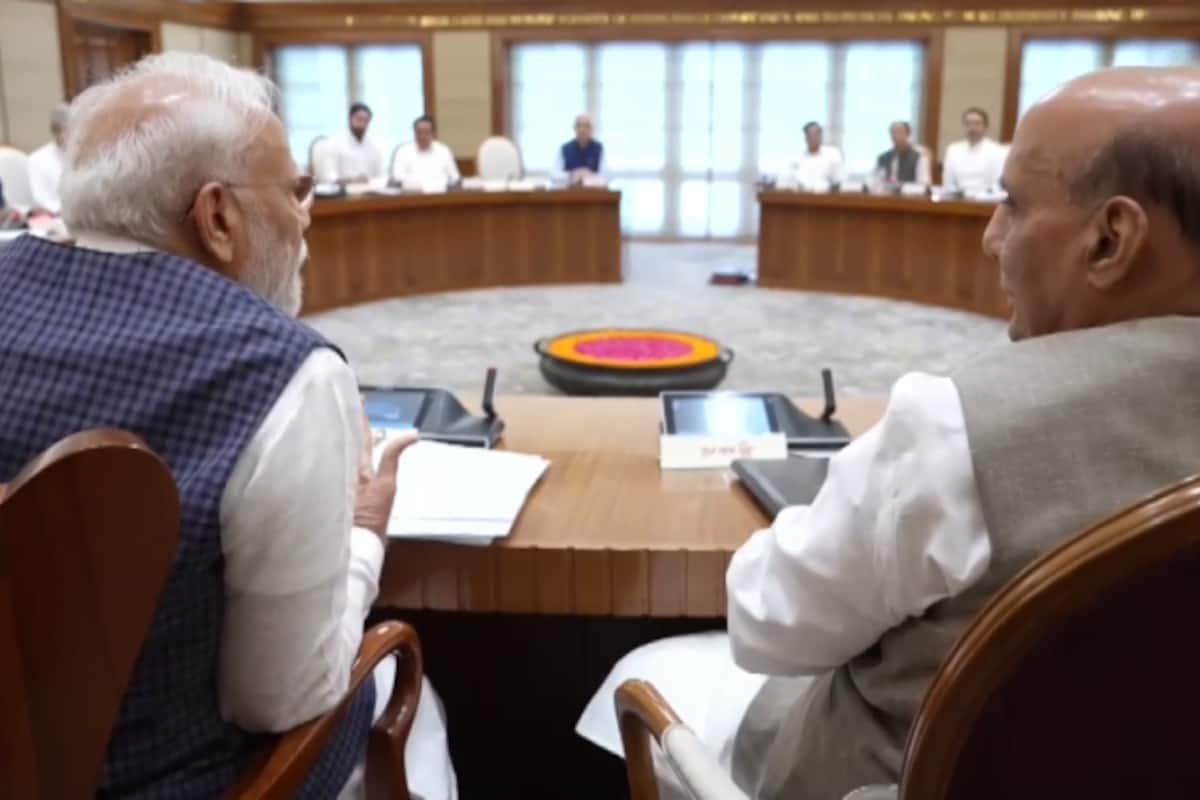 modi-rajnath-union-cabinet-meeting_1200x800xt.png