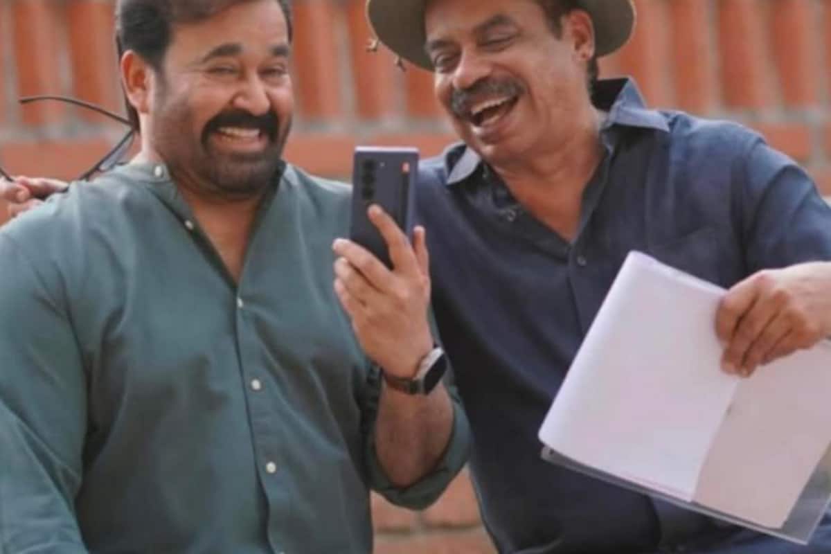 mohanlal-new-photo-with-sathyan-anthikkad_1200x800xt.jpg