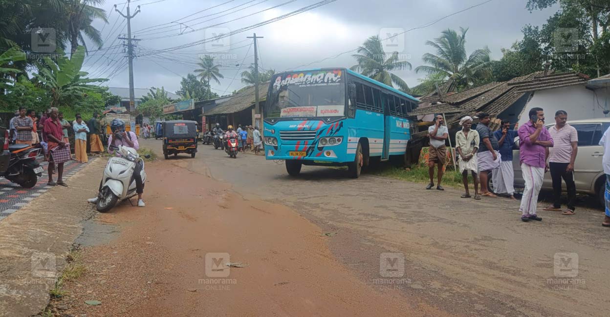 mundakkayam-bus-accident-punchavayal.jpg