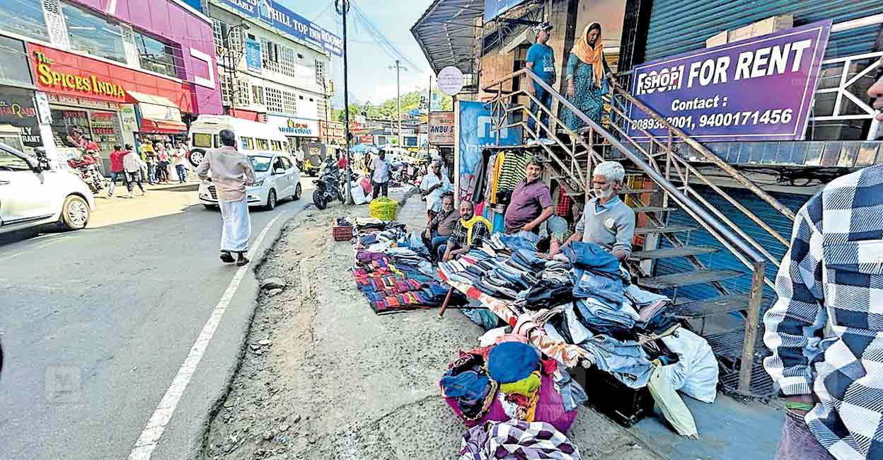 munnar-walk-way-street-vendor-issue.jpg