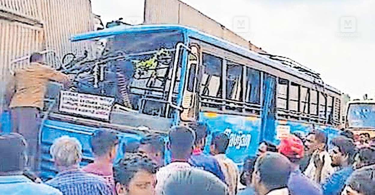 ns2-parippally-bus-jcb-accident.jpg