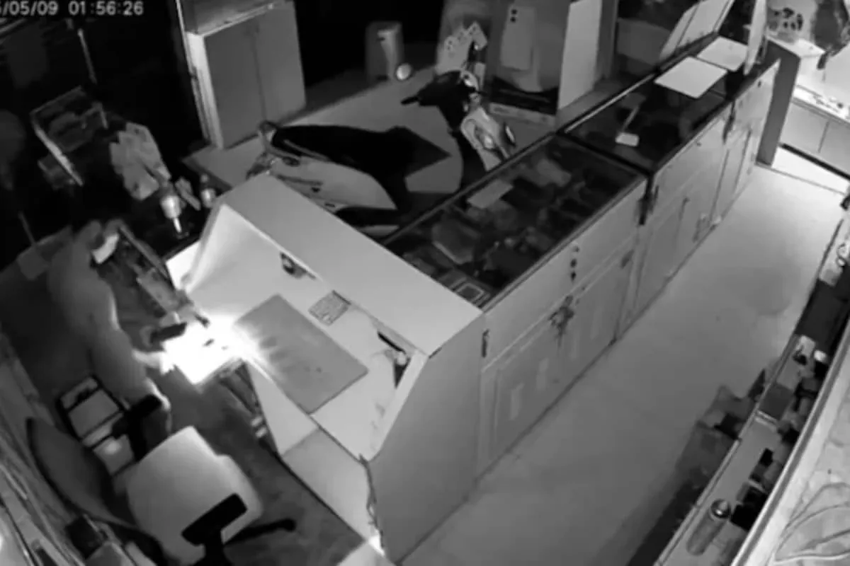 nude-thief-bengaluru_1200x800xt.jpg