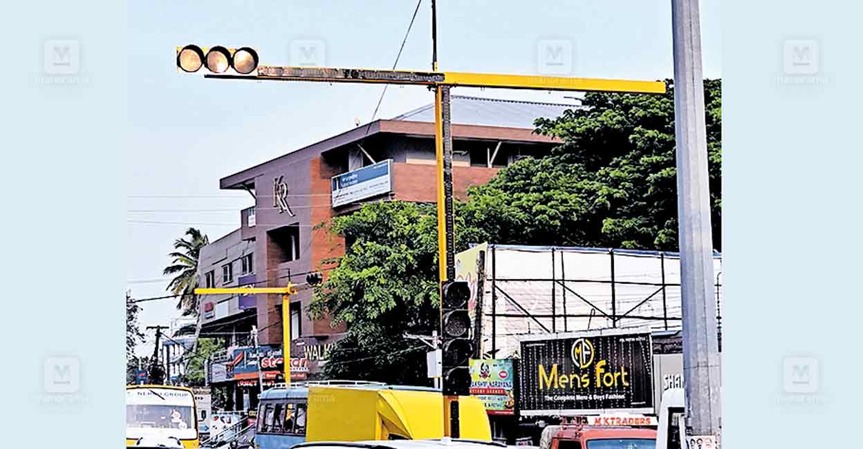 palakkad-traffic-signals-camera-issue.jpg