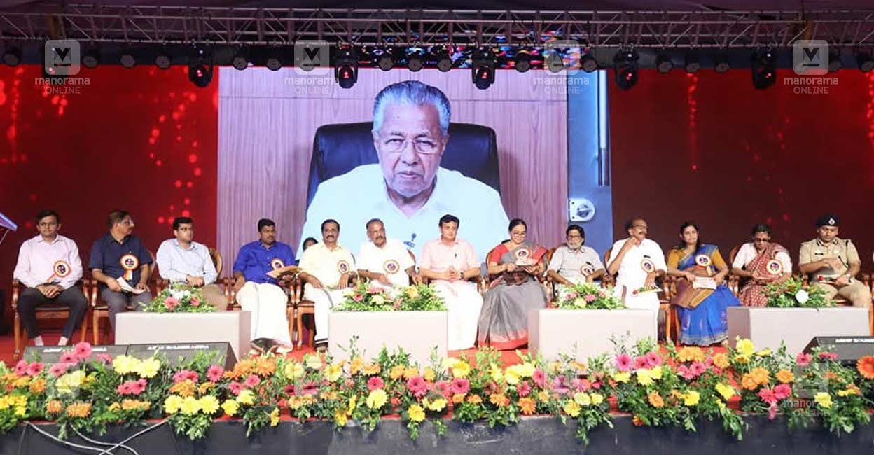 pinarayi-vijayan-ente-keralam-fair-3.jpg