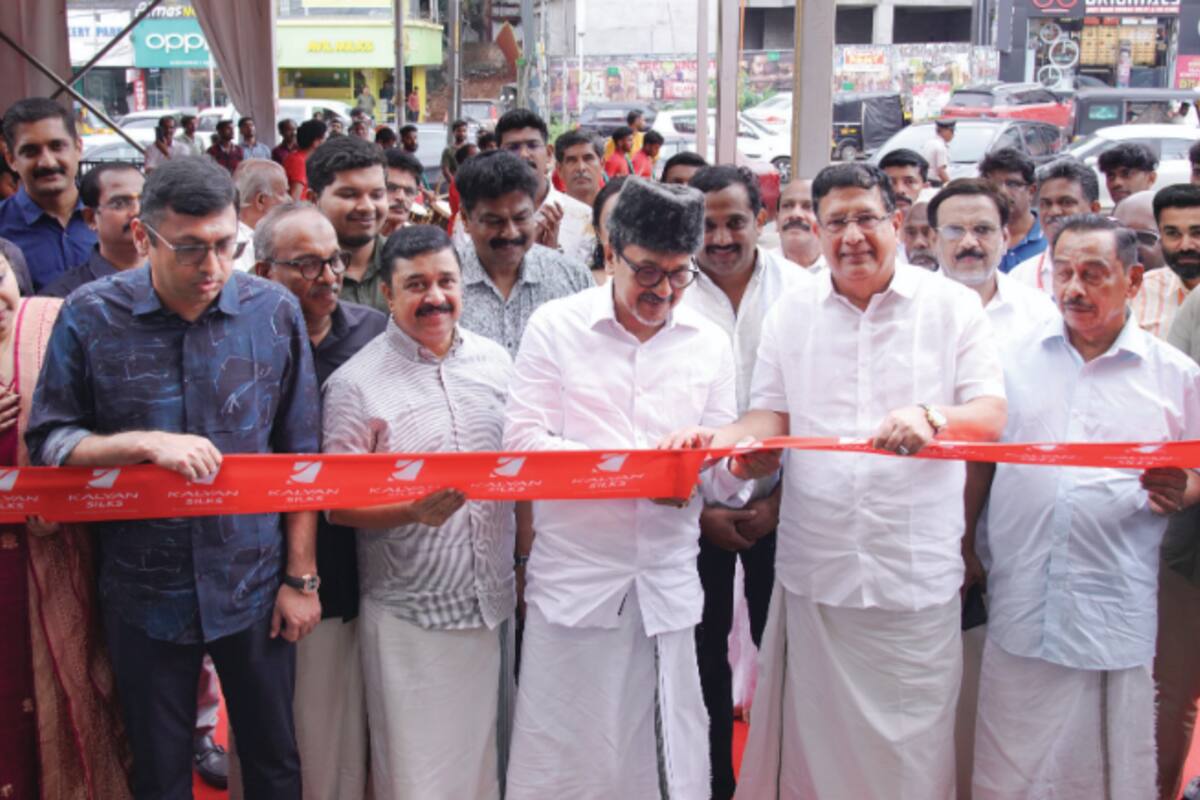 screenshot-2025-05-26-at-18-01-40-kalyan-silks-perinthalmanna-showroom-inauguration-photo-caption.jpeg