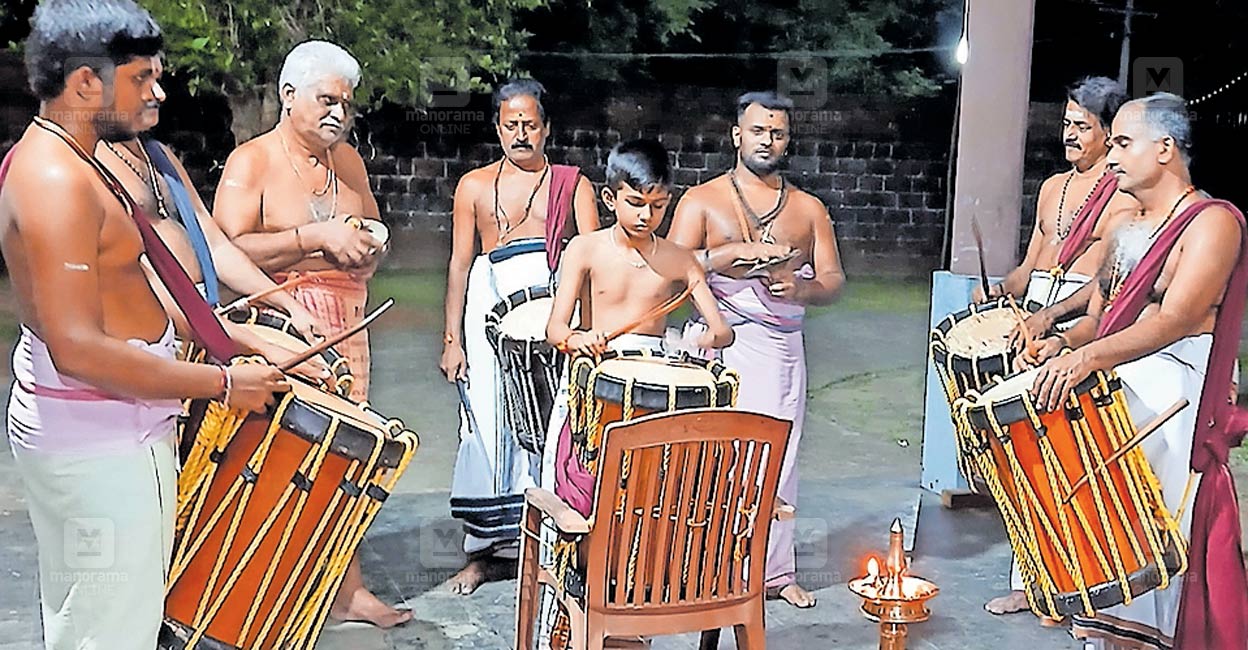 sreehari-thayambaka-performance-thrithala.jpg