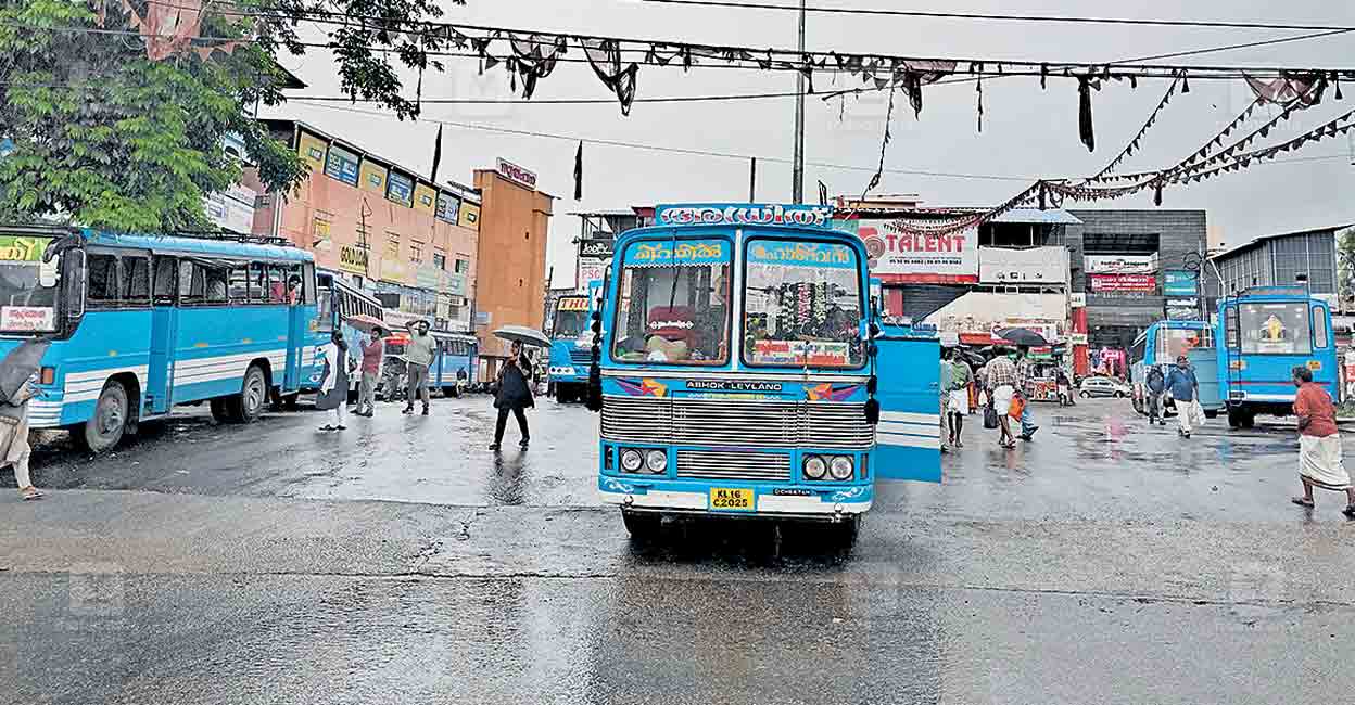 thiruvananthapuram-attingal-muncipal-bus-stand.jpg