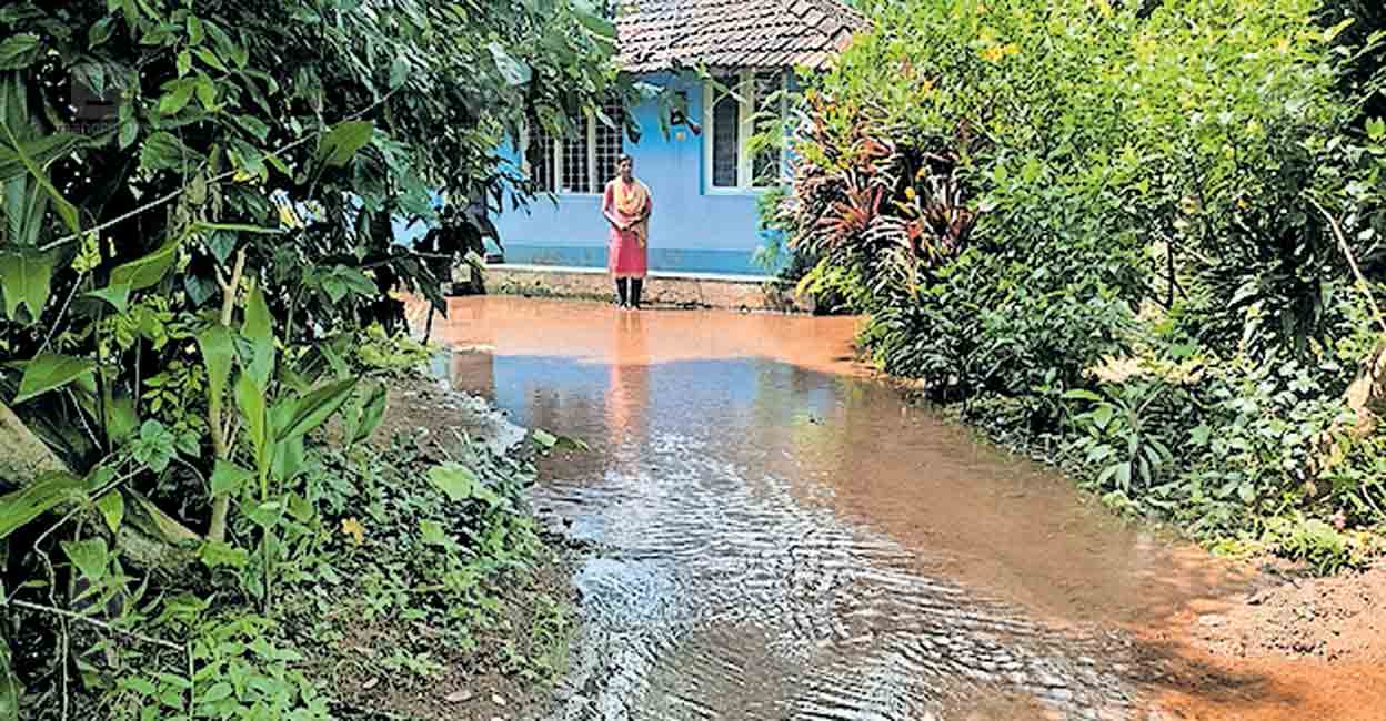 thrissur-waterlogging-vellikulangaara.jpg