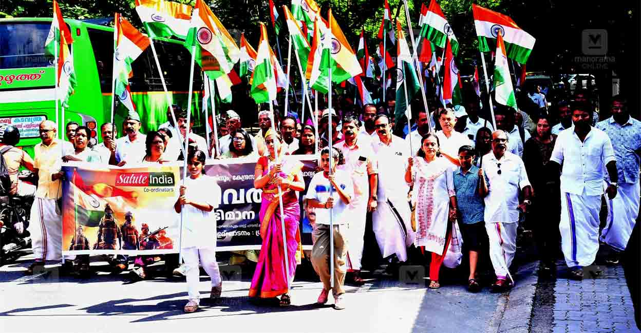 thrivarna-swabhimana-yatra-kochi-1.jpg