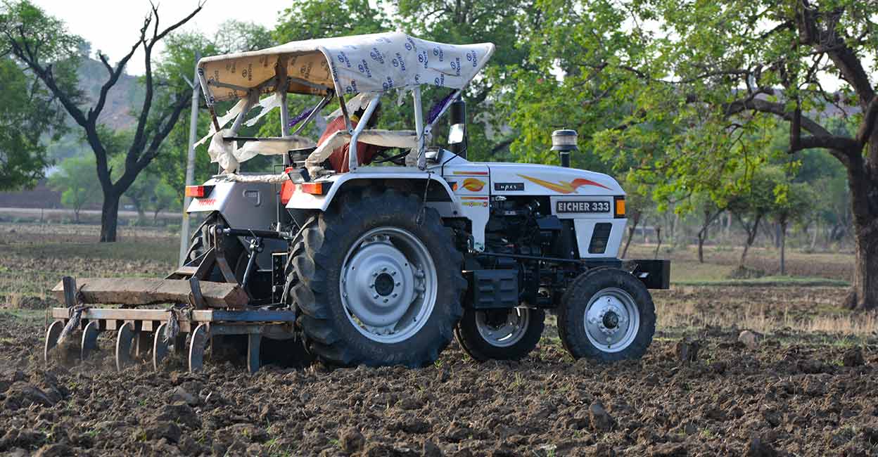 tractor-4.jpg
