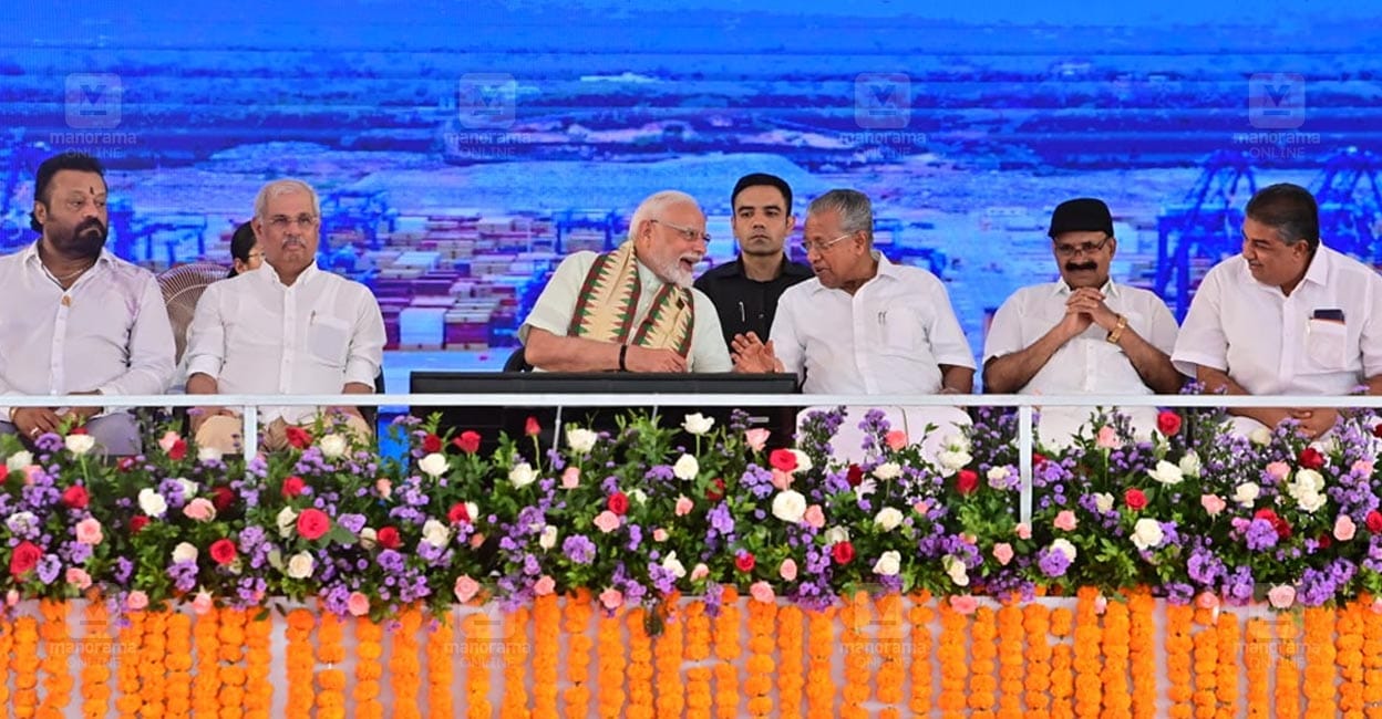 vizhinjam-port-inauguration-modi-pinarayi-stage.jpg