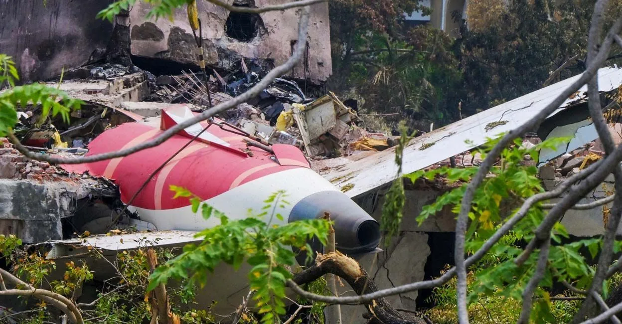 1750064652_plane-crash.jpg