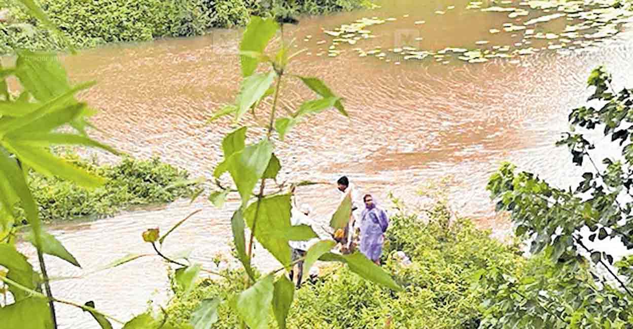 ambhalavayal-fishing-danger.jpg