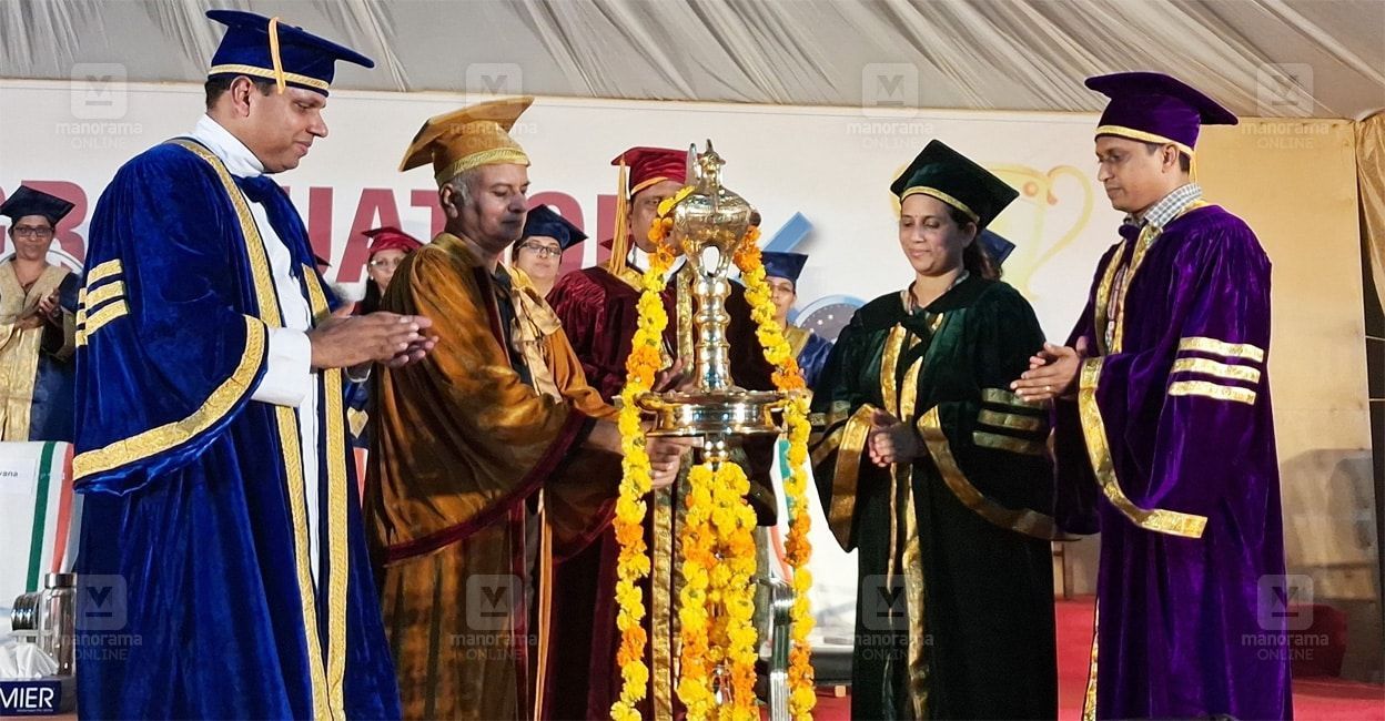 aruvithura-college-graduation-ceremony-1.jpg