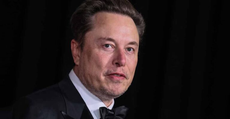 elon-musk-in-spacex.jpg
