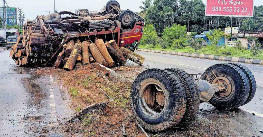 ernakulam-elavoor-lorry-accident.jpg