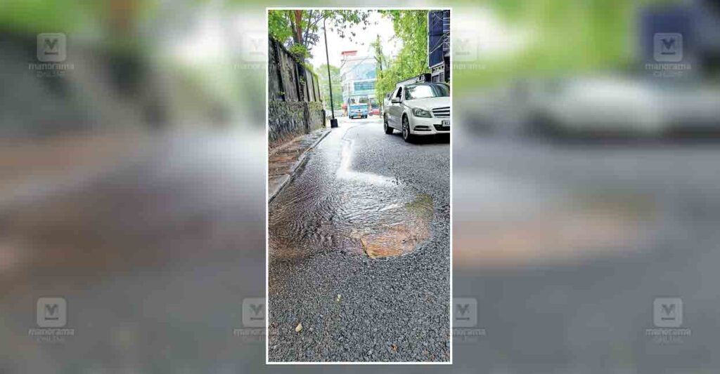 ernakulam-pipe-burst-water-leakage-aluva.jpg