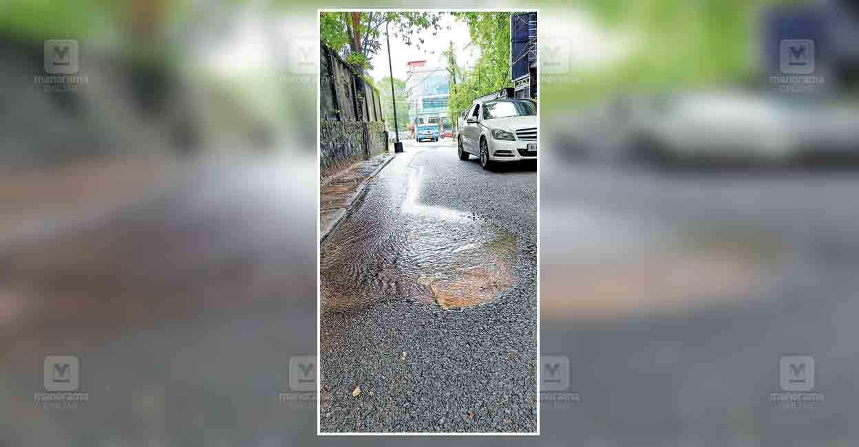 ernakulam-pipe-burst-water-leakage-aluva.jpg