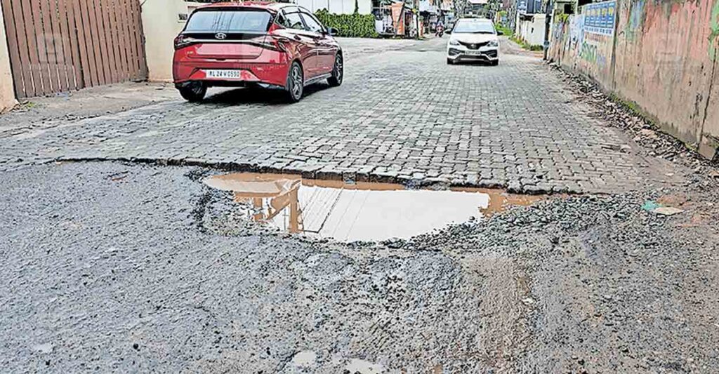 ernakulam-pookattupadi-road.jpg