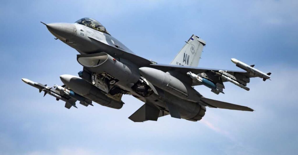 f-16.jpg