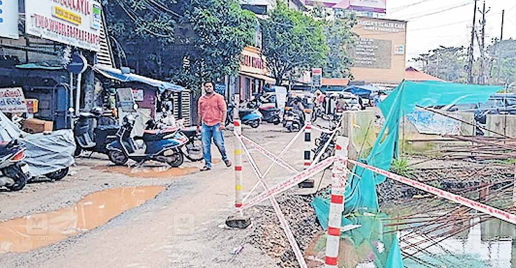 harippad-road-pothole.jpg