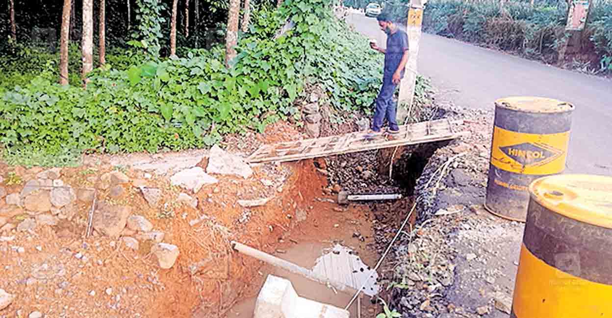 idukki-ground-dug-to-build-a-drain-on-karimannoor.jpg