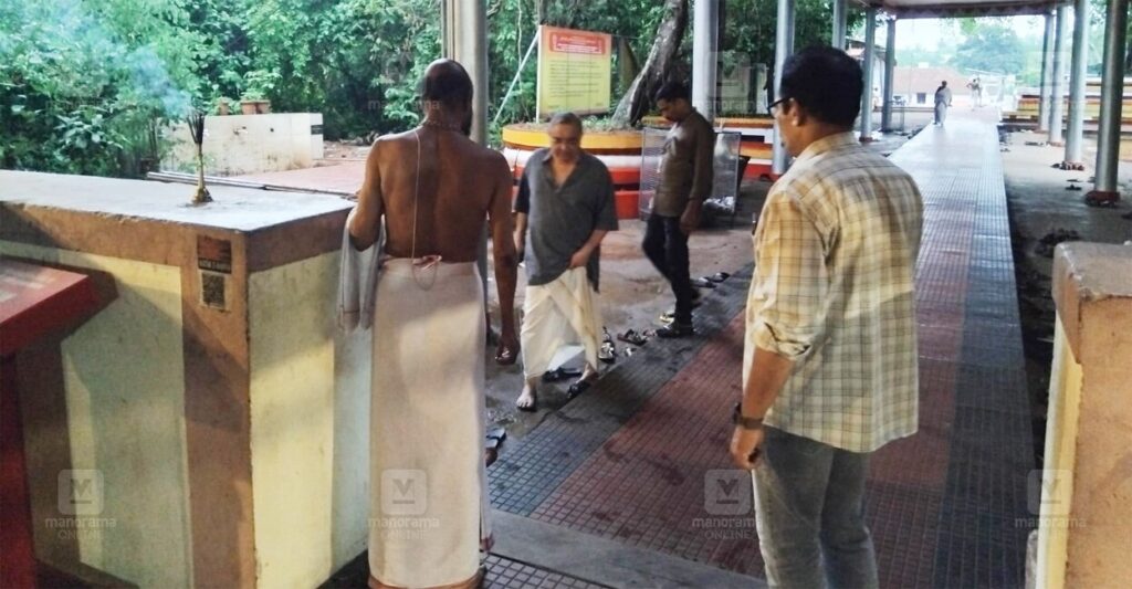 justice-vinod-chandran-visits-madayikavu-temple-1.jpg
