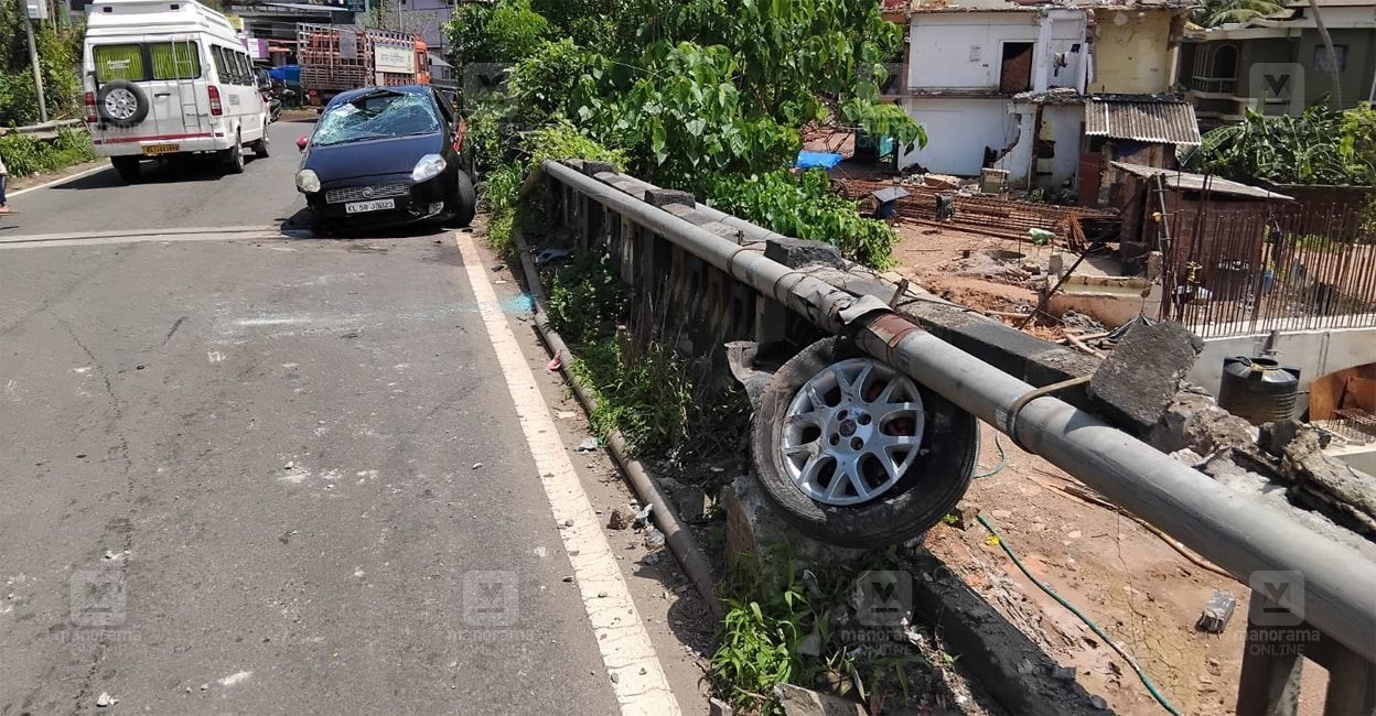 kannur-pazhayangadi-bridge-car-accident-1.jpg